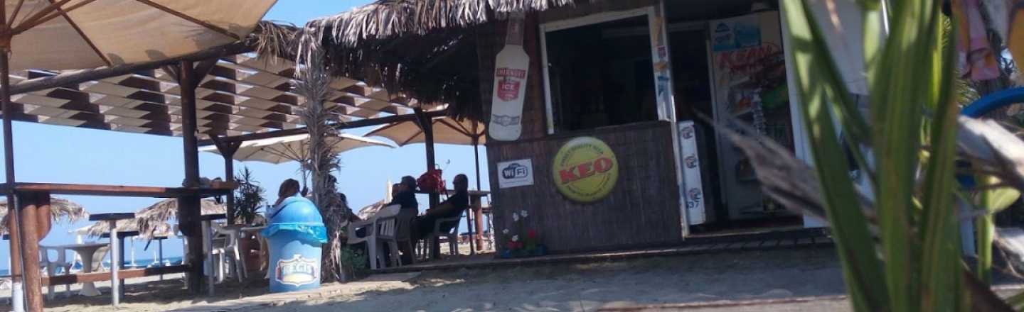Faros Beach Bar, пляжный бар Faros в пригороде Ларнаки