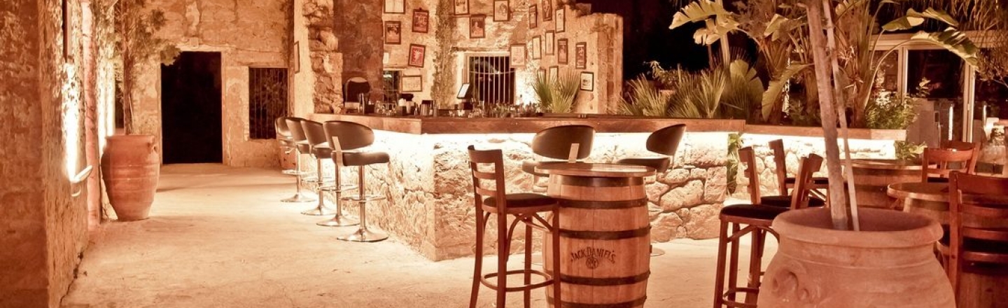 Ресторан и бар Chateau Status в Никосии