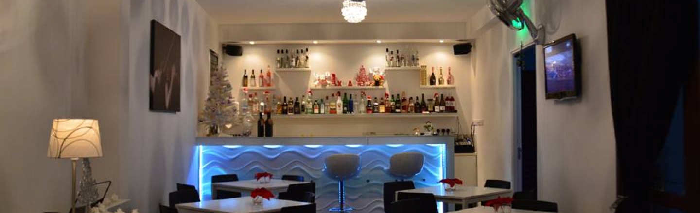 ZEAL Bar &amp; Tearoom, кафе и бар ZEAL в Ларнаке