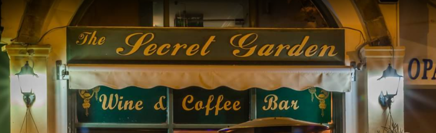 Secret Garden Wine &amp; Coffee Bar, кафе и бар Secret Garden в Ларнаке